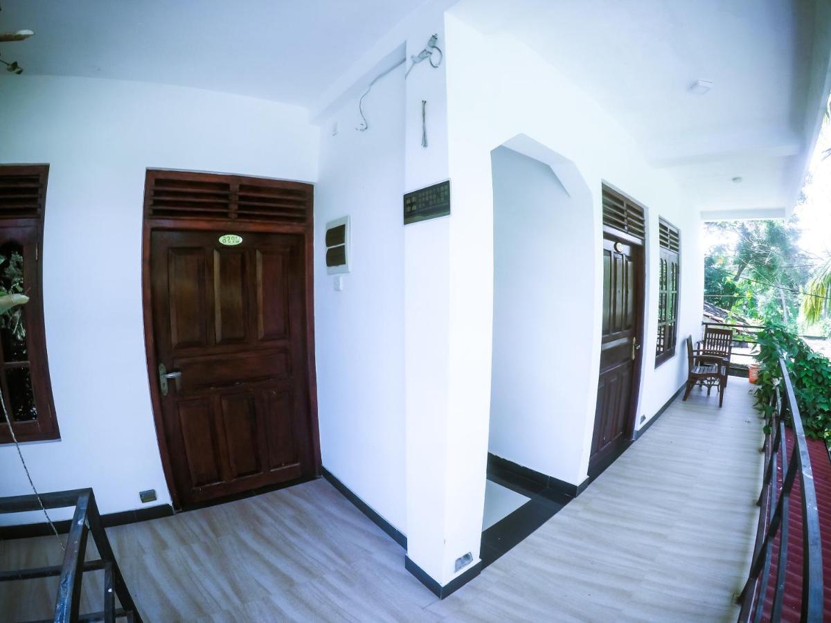 Mirissa Blue Whale Holiday Hotel Exterior photo